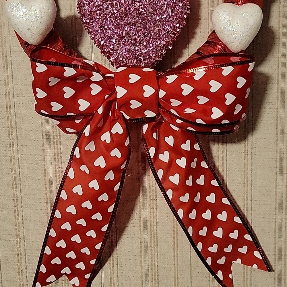 HAND CRAFTED WREATH VALENTINE'S HEARTS A PLENTY